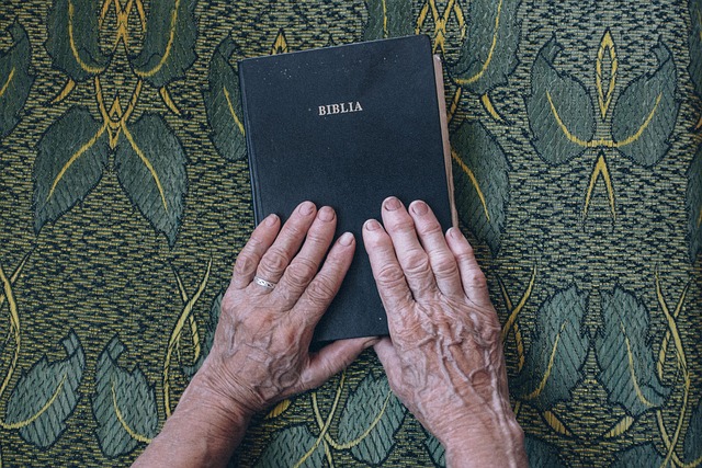 elderly-person-640x480-3490795.jpeg